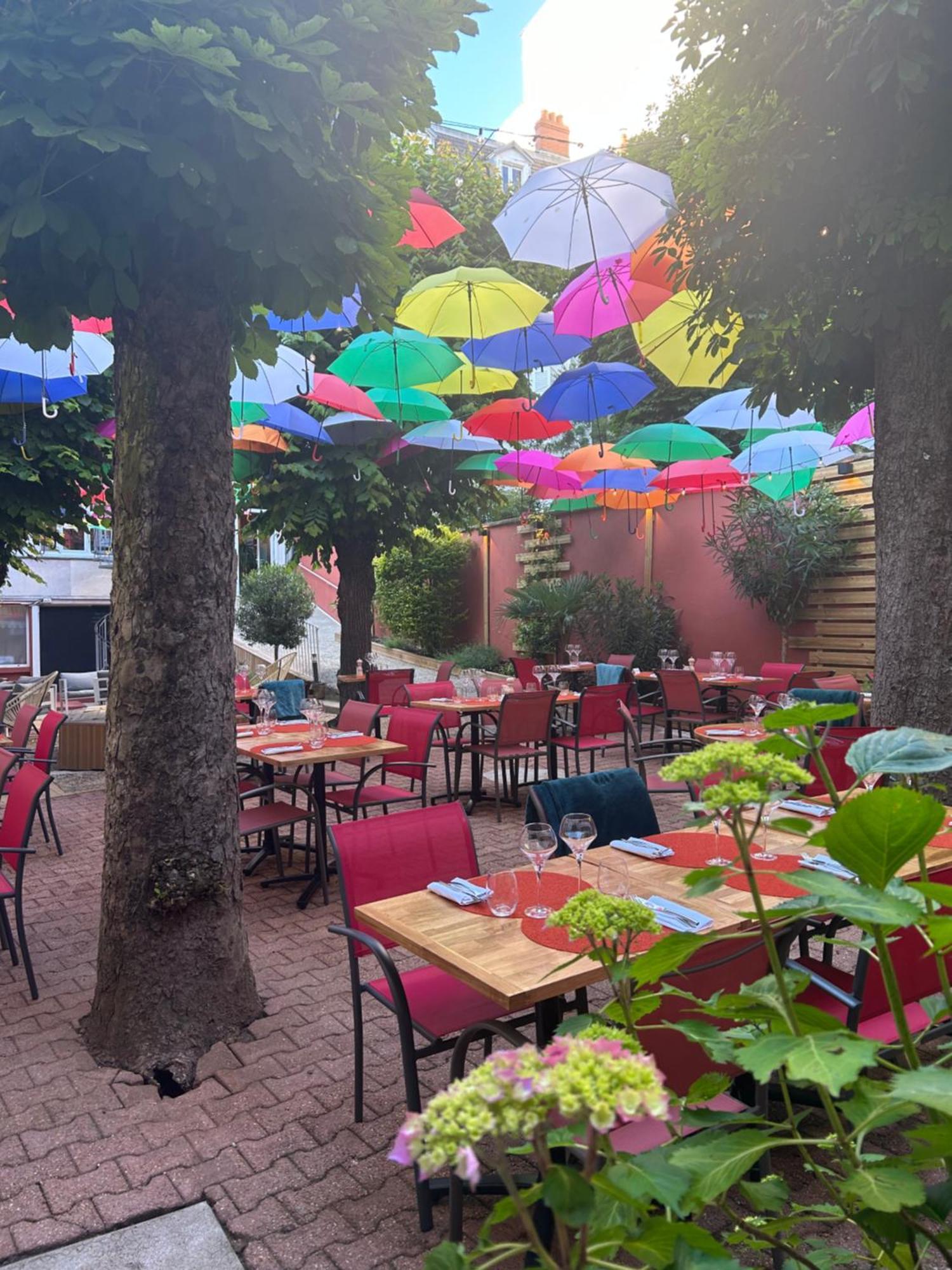 Hotel & Restaurant Le Patio Vichy Exterior photo